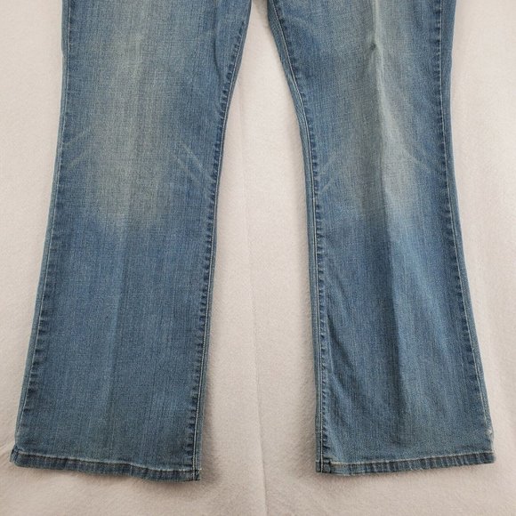Levi 515 Jeans Women’s Boot Cut Embroidered on rear pockets Blue Size 14 Short - Picture 3 of 12
